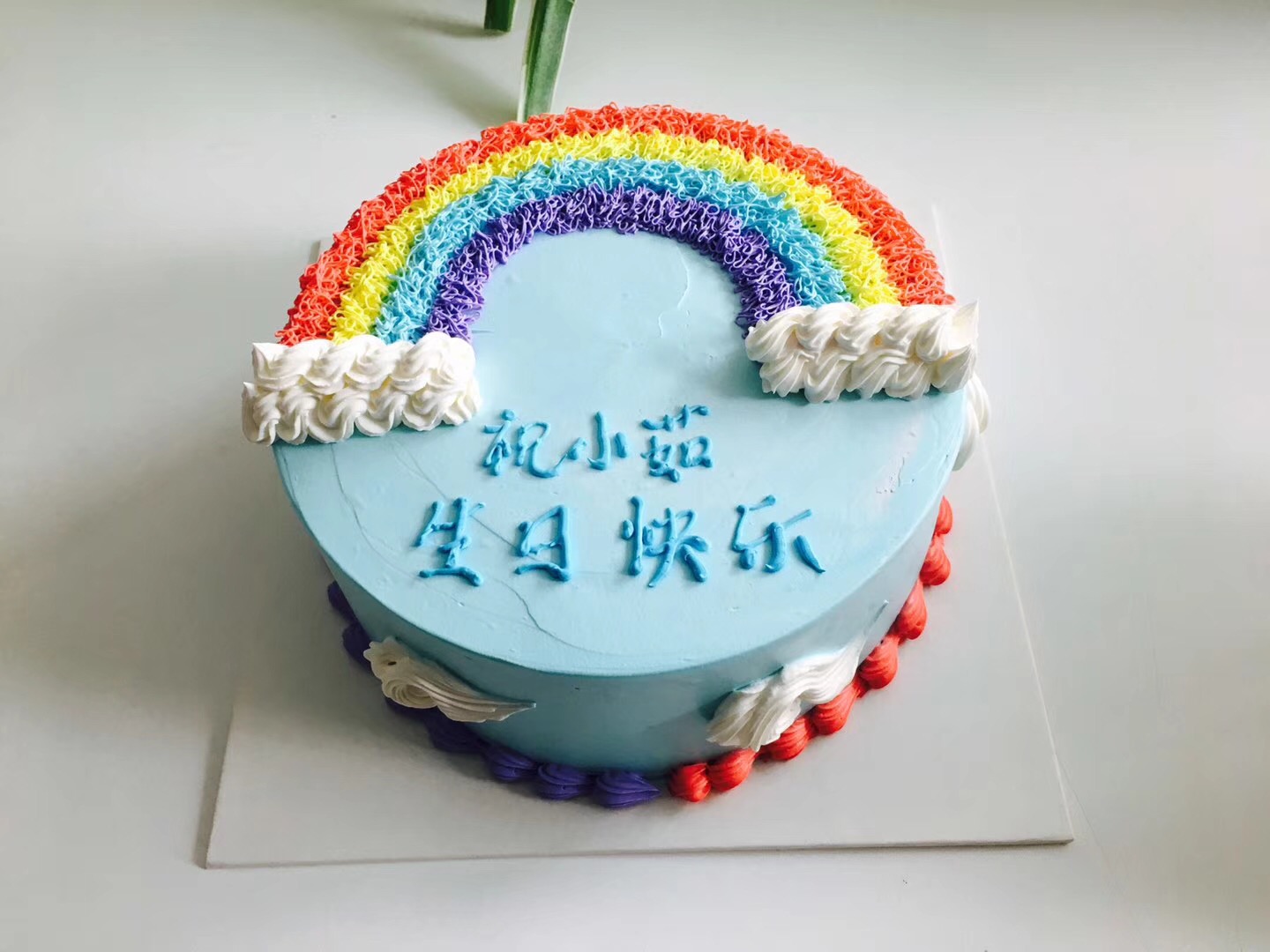 与员工共庆生日