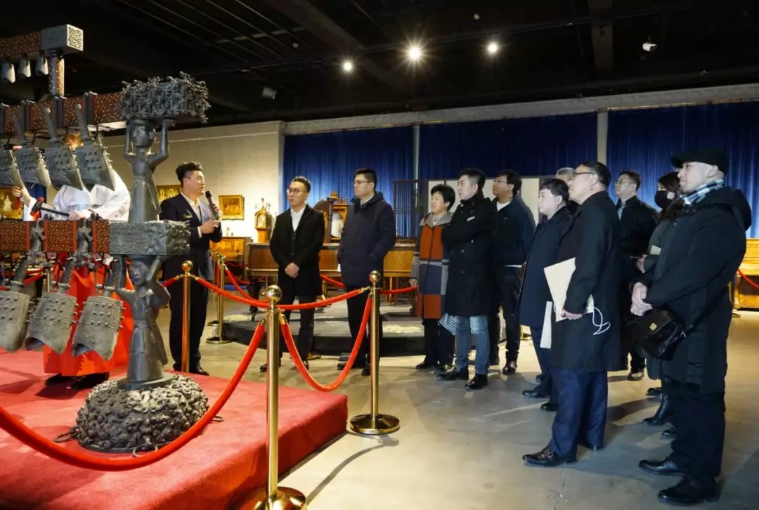 大连市政协文史委开展委员学习培训会，走进世界音乐文化博物馆